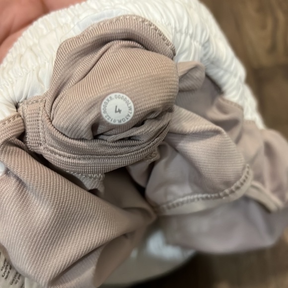 Lululemon Hotty Hot Shorts - Picture 4 of 4